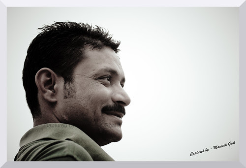Mahesh - safari jeep driver waiting for the tigress T-17 to emerge from the bushes