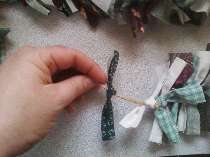 Garland tie 3.jpg