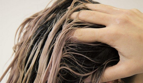 Chute de Cheveux Femme : Raisons et Traitements Guide 2019