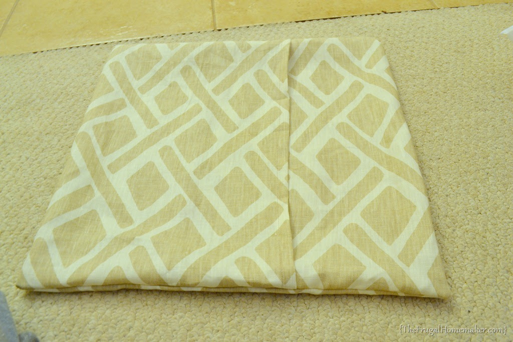 Download DIY Easy Envelope Pillow Cover tutorial {day 17 of 31 days of Pinterest: Pinned to Done}