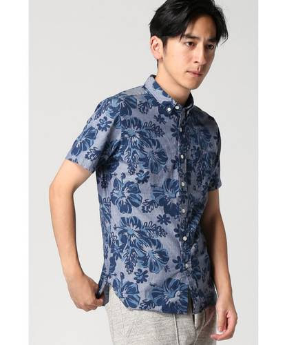 青 ブルーのアロハシャツのメンズコーディネート 着こなし