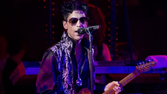 Prince Ralentit Le Tempo Sur Born 2 Die Nouvel Extrait De Son Album Welcome 2 America
