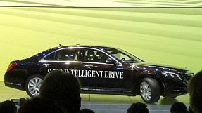 Auto: Mercedes presenta la S 500 che viaggia da sola