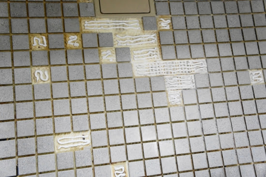 浴室の床タイル補修にチャレンジしてみました