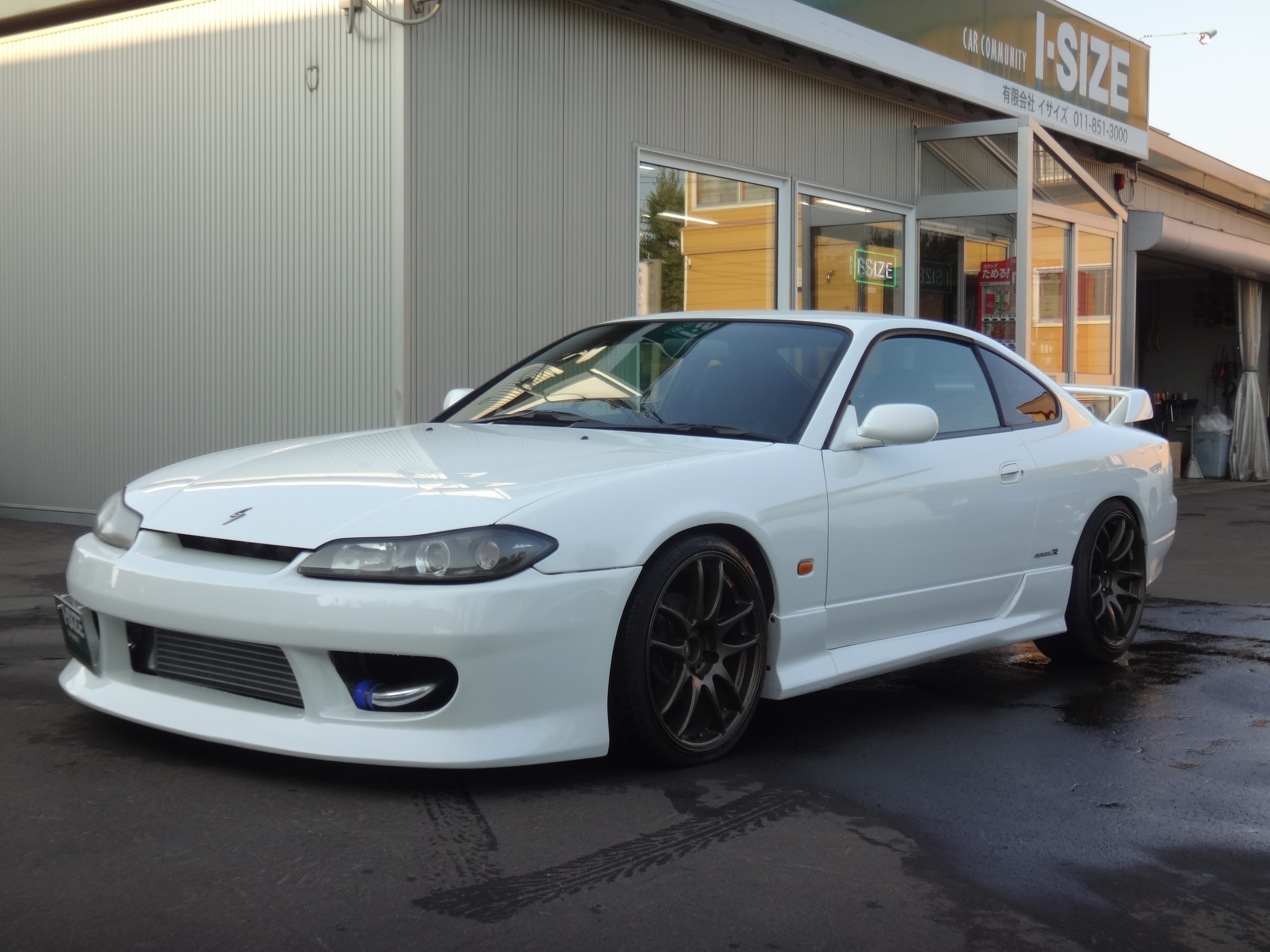 ニッサン シルビア ｓ１５ スペックｒ エアロパッケージ 買取にて入庫 中古車 スポーツカーのイサイズ