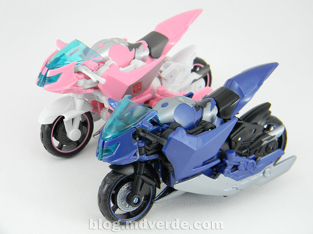 Transformers Arcee Deluxe - Prime First Edition - modo alterno vs NYCC