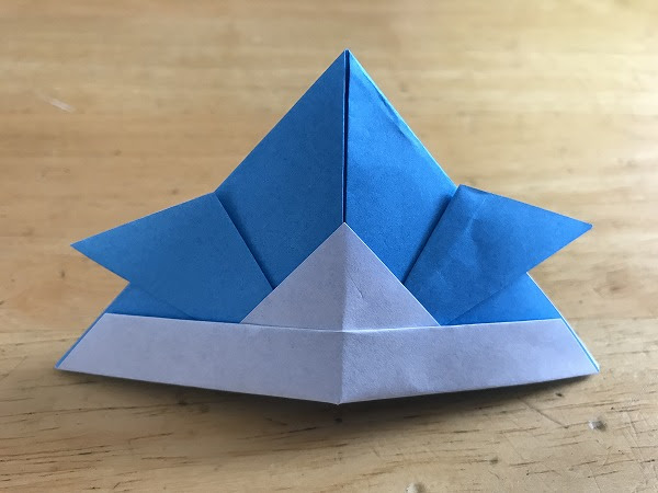 新聞紙や折り紙で簡単に作れる 兜 かぶと の折り方 ガムシャラナ子育て