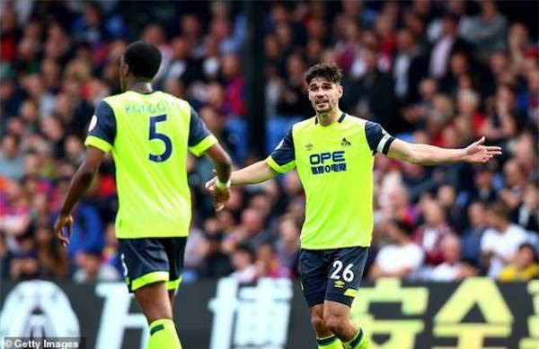 Xác định CLB đầu tiên phải xuống hạng ở Premier League