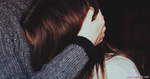 Em thật ngốc, cô gái đáng thương của anh