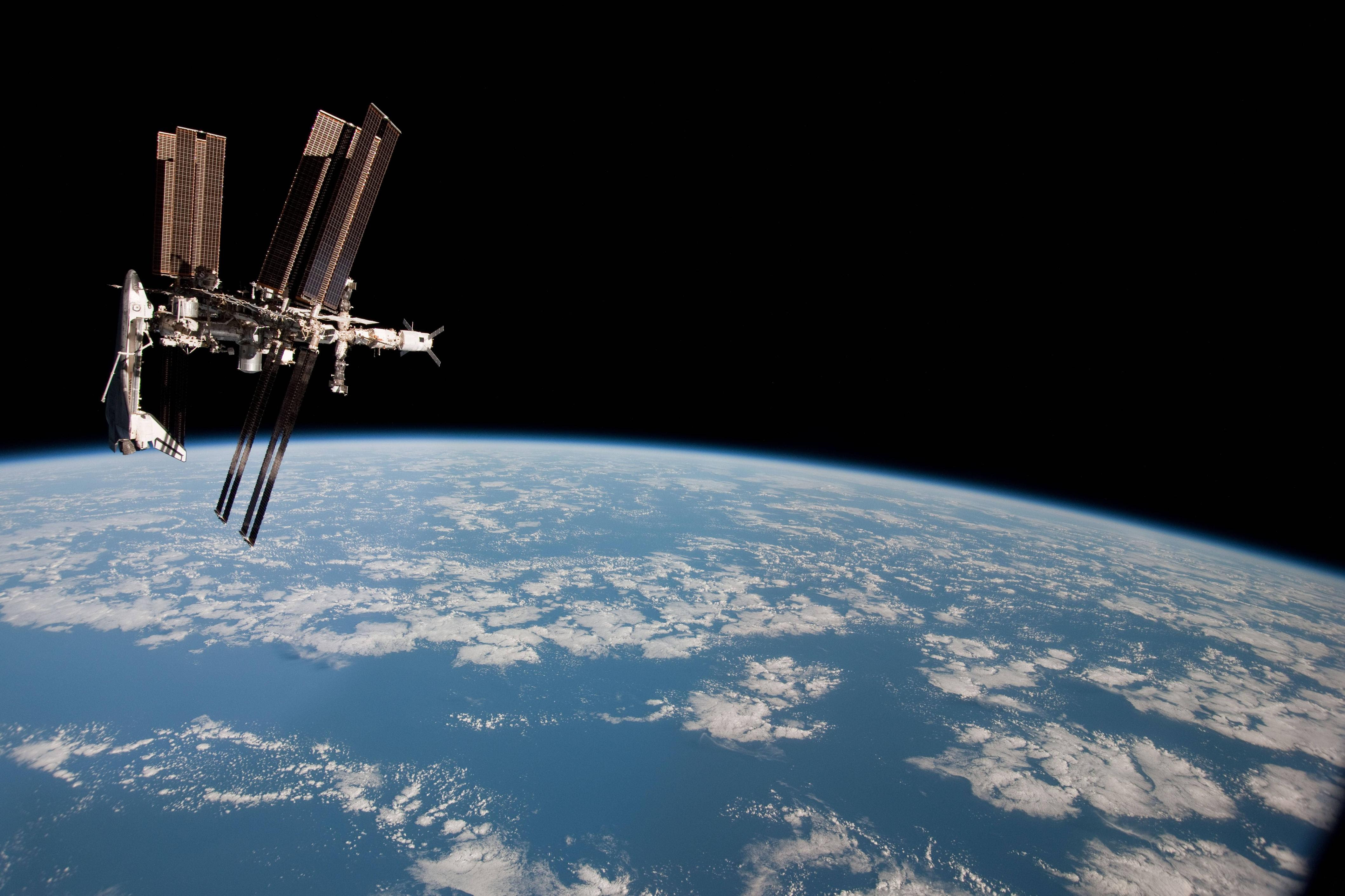 International Space Station - Wallpaper Cave