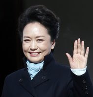 Peng Liyuan, the wife of Chinese President Xi Jinping, waving on arrival at the airport in Moscow.