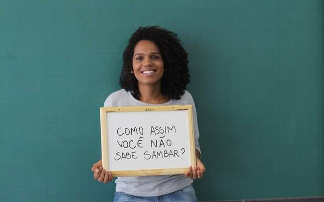 Em projeto fotográfico, aluna da UnB retrata universitários negros com frases preconceituosas que já ouviram. Foto: Reprodução/ahbrancodaumtempo.tumblr.com