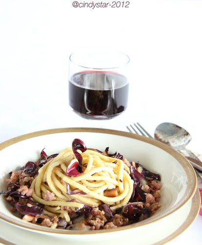bigoli con radicchio e salsiccia