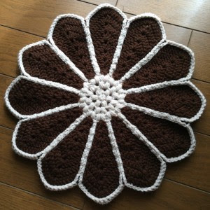 敬老の日に手作りのプレゼント ハンドメイドの手編みの座布団が完成 ここあみ