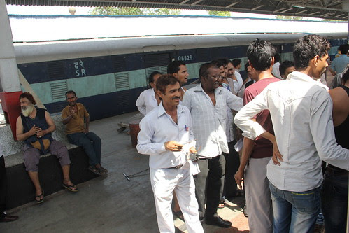 The Passengers Wont Let The Train Leave Baroda Till The Fans Were Repaired Ajmer Bandra Terminus Urus Special by firoze shakir photographerno1