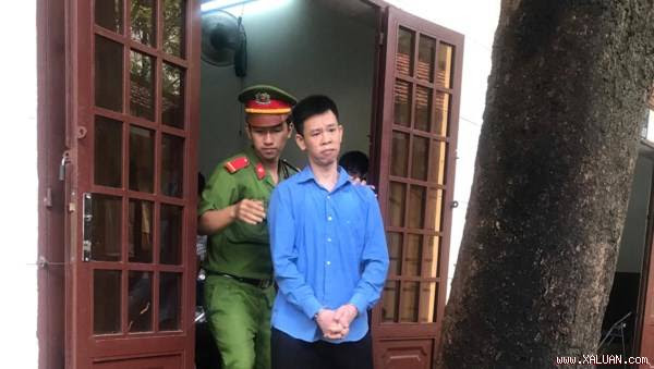 Bị cáo Đức được dẫn giải về trại sau phiên xử