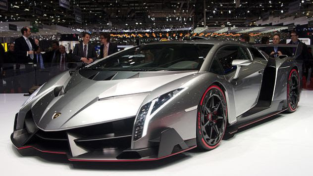 640px-Geneva_MotorShow_2013_-_Lamborghini_Veneno_1