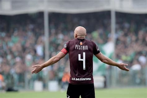 After two games without a win nor a goal, the nerazzurri get back on track with a bang thrashing salernitana with a stunning performance by . Salernitana - Avellino