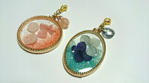 あじさいの押し花レジン シェルパウダーやガラスビーズも入れて はしごぬま 楽天ブログ