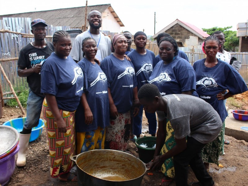 Kei Kamara visits the mudslide victims in Sierra Leone ...