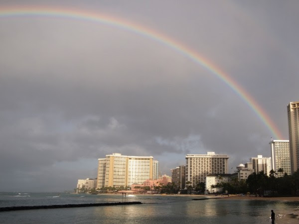 2月のハワイ旅行 気温と服装は 楽しみ方 海で泳げる イベントとセール情報 ２月は格安
