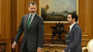 El rei i el coordinador general d'IU, Alberto Garzón, aquest dilluns a La Zarzuela (EFE)