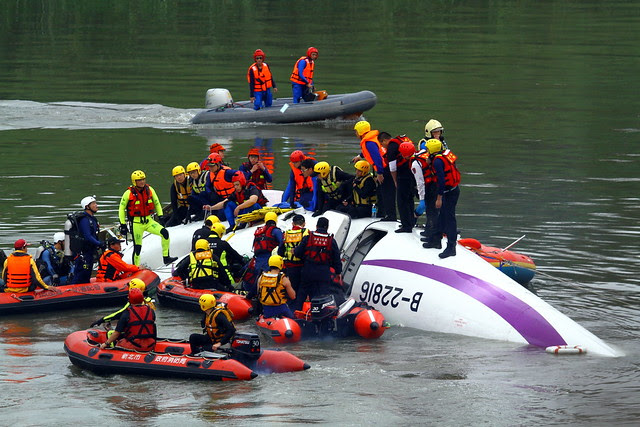 TransAsia GE235 Crashed 02/04 Taipei