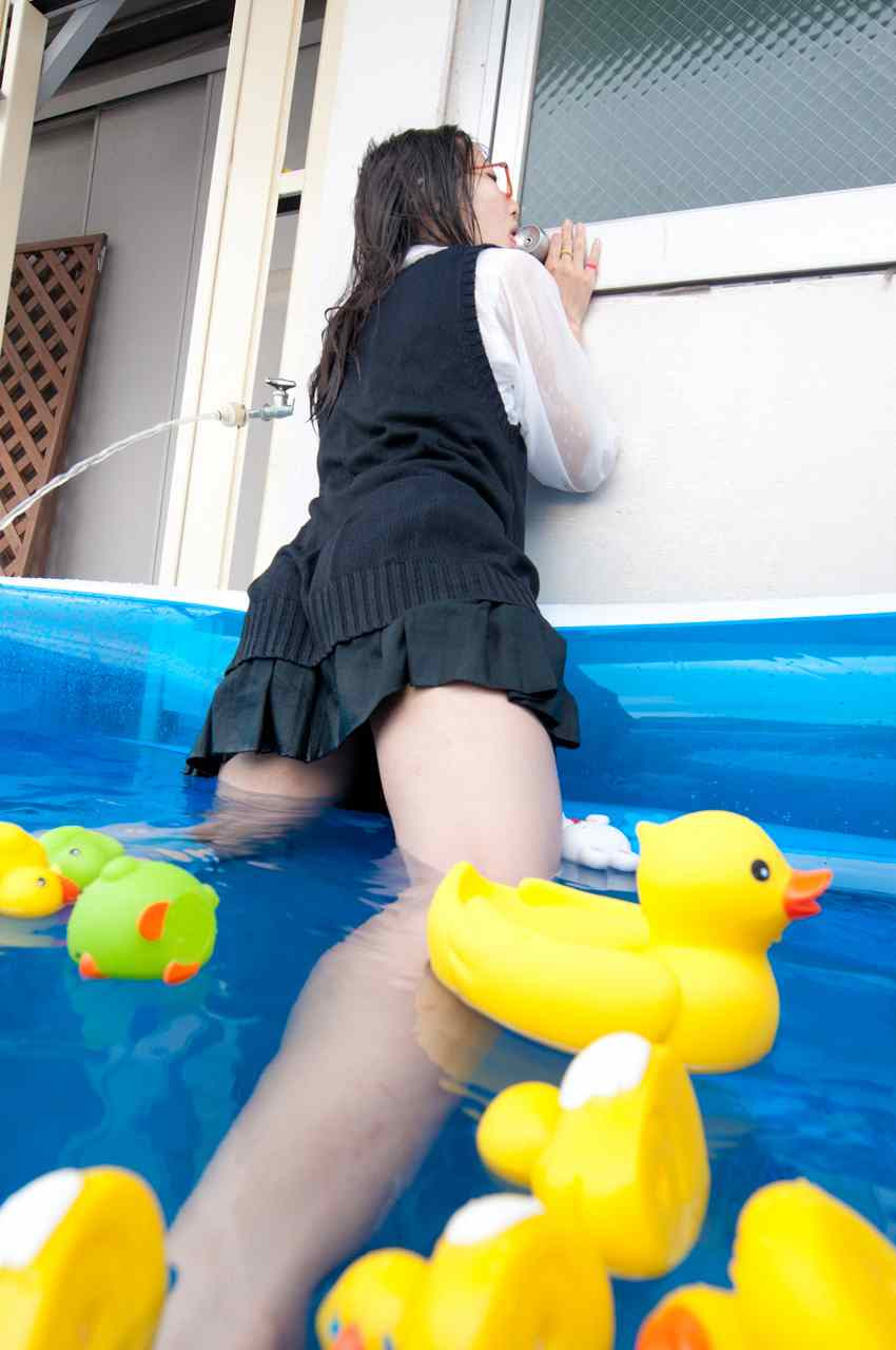 Japanese Girls Still Licking Doorknobs