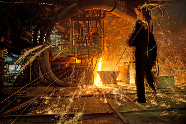 A fotógrafa russa Natalia Belentsova fez a melhor foto de baixa luminosidade da categoria Aberta com Sinfonia de Fogo, cortesia do Sony World Photography Awards 2012. (Foto: Natalia Belentsova/Sony World Photography Awards)