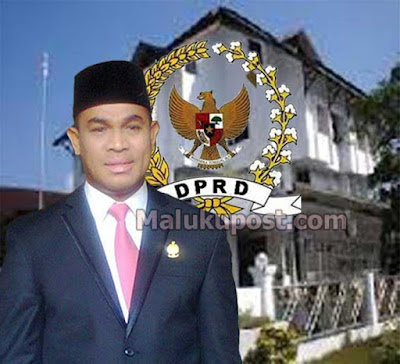 Ambon, Malukupost.com - 5 rancangan peraturan daerah (Ranperda) akan ditetapkan menjadi Perda kota Ambon di awal Januari 2017. Diantaranya, 2 ranperda eksekutif pemerintah kota dan 3 ranperda inisiatif DPRD Ambon. Ke 5 Ranperda tersebut nantinya akan ditetapkan dalam paripurna tutup masa sidang III tahun 2016 dan buka masa sidang I tahun 2017. Wakil Ketua DPRD Ambon, Rustam Latupono, di Ambon, Jumat (30/12) mengatakan, saat ini belum ada agenda yang dibahas oleh DPRD. Dimana hanya tersisa beberapa hari sudah dilakukan pergantian tahun. Namun dipastikan, segala pembahasan telah diagendakan di awal tahun. “Untuk agenda perdana di awal tahun, akan dilakukan penyelesaian 5 ranperda untuk ditetapkan menjadi perda kota Ambon. Mengingat tutup buka masa sidang akan dilakukan di awal Januari 2017,” ungkapnya. 