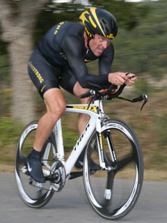 English: Cyclist Lance Armstrong at the 2008 T...