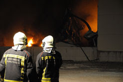 Bomberos en un incendio.