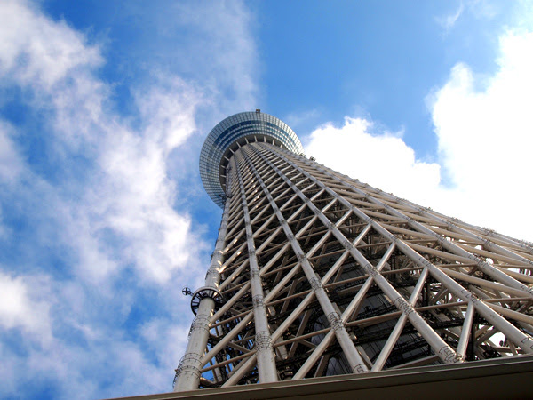 真下から撮影してみました 東京スカイツリー周辺の下町を地元ライターが丁寧に紹介 ぐるっとスカイツリー