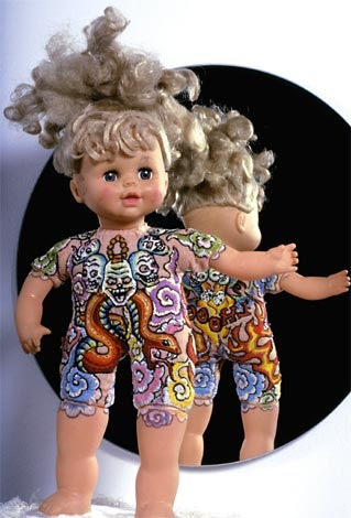 Sherri Wood embroiders tattoos on fabric dolls drawn by female tattoo 