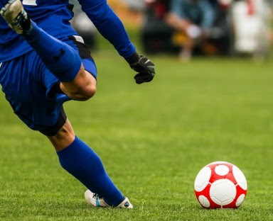 サッカーで冬の寒さを乗り切る服装の基本は Good Ball