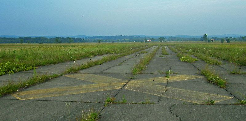 File:Shawangunk Grasslands NWR runways 2.jpg