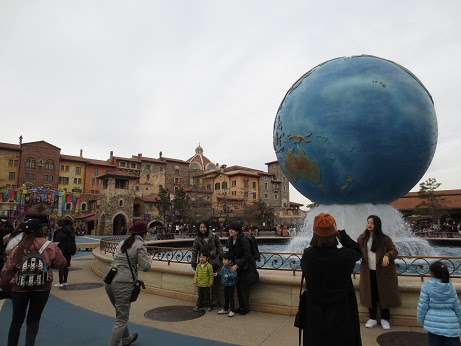 ディズニーシー ついにというか念願のディズニーシーに行くことが出来ました 以前からずっと行きたかったので 本当に嬉しかった 若葉会でいつも出演してくださっているピアノの高橋愛ちゃんも行きたかったということで 今回一緒に行くことに