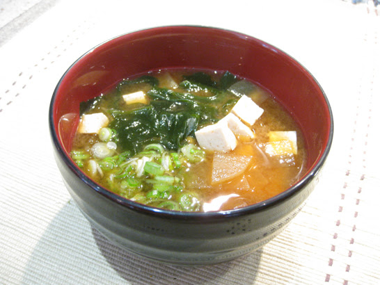 豆腐とわかめと大根のお味噌汁