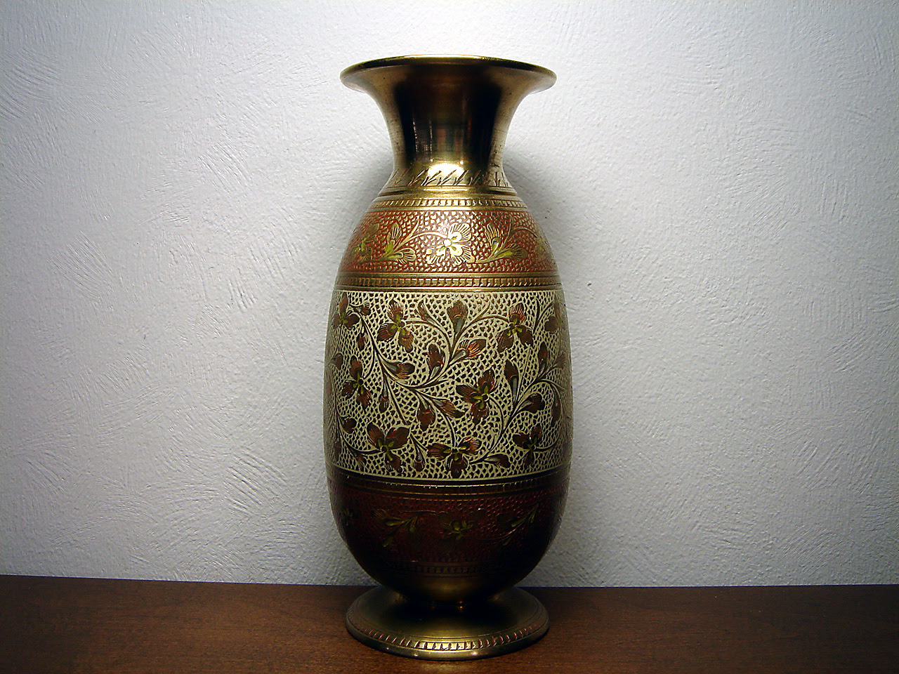 Vintage India Etched Brass Flower Vase ヴィンテージ インド製工芸 草花文様 エッチング 真鍮 花器 花瓶