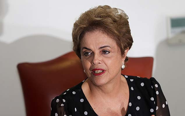 A presidente Dilma Rousseff concede entrevista a veículos de comunicação no Palácio do Planalto, em Brasília (DF), nesta quarta-feira; Brazil's President Dilma Rousseff speaks during an interview at the Planalto Presidential Palace 