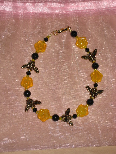 bee bead bracelet