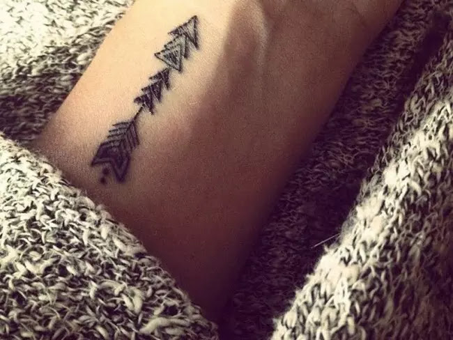 55 Conceptions De Tatouage De Fleche Positive Tattoo Moi Le Blog