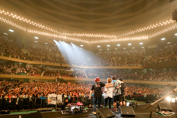 日本武道館公演をblu Ray Dvd化 6 21リリース決定 04 Limited Sazabys フォーリミテッドサザビーズ 日本コロムビアオフィシャルサイト
