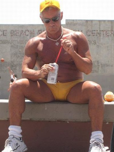 Funny and Strange People of American Beaches (46 pics)