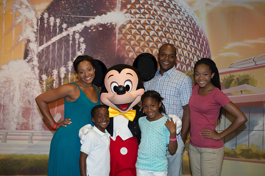 Welcome to Our World! What is Disney PhotoPass Service?