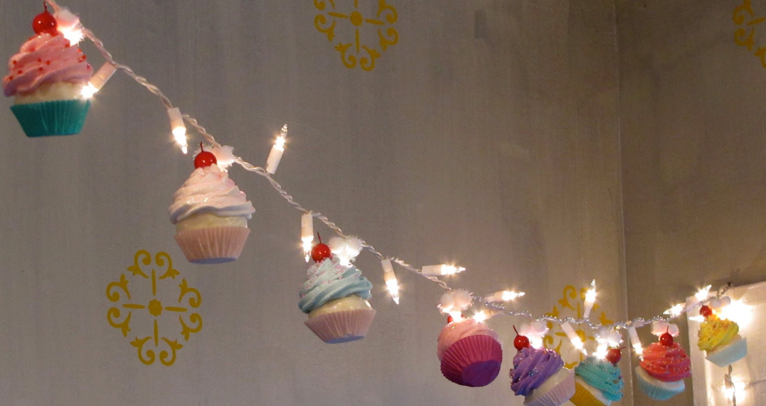 Fake Cupcake Cupcake Lovers String of Lights 12 Legs Orignal Concept Design 10 Mini Assorted Cupcakes Perfect for Bakery Decor Kitchens