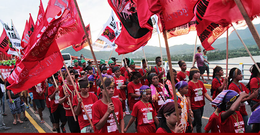Around 2, 000 indigenous people and Moro from various regions in Mindanao converged at Leyte on Sunday, Oct. 9 for the Visayas leg of this year’s people’s national caravan dubbed as the Journey of the National Minorities for Self Determination and Peace. (Paulo C. Rizal/davaotoday.com)