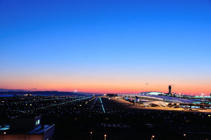 No 230 空港夜景 関西空港 冬 私のアタマの中は飛行機だらけ