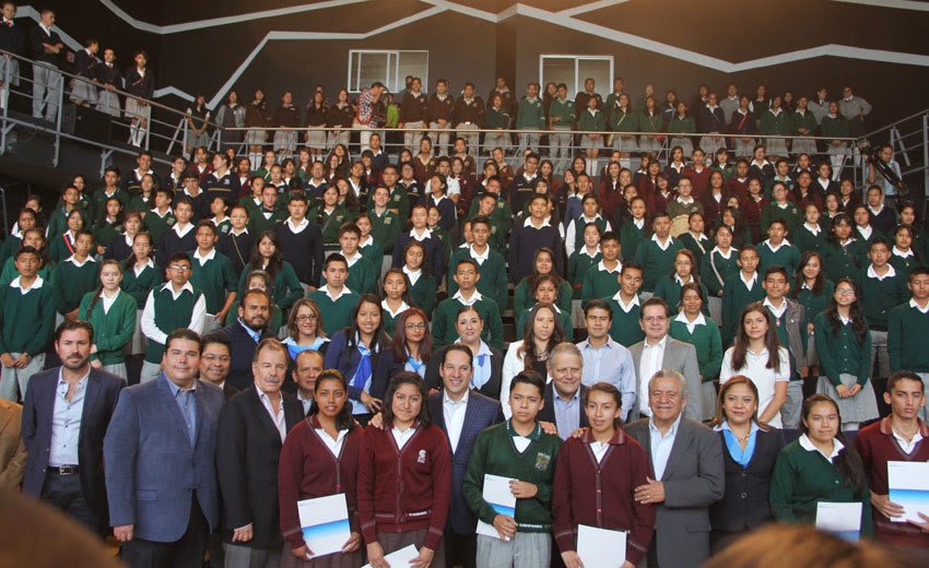 45 ESTUDIANTES DE COBAQ SE GRADUARON DENTRO DE PROGRAMA DE 