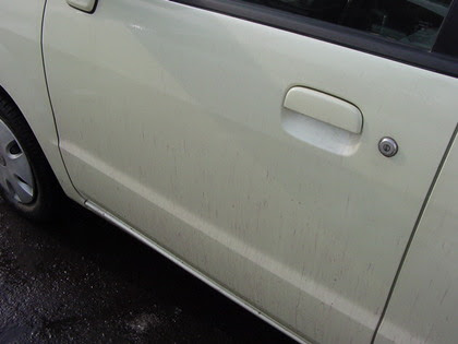 車 ボディ に付着した鉄粉や錆を簡単に落としましょう 中古車 スポーツカーのイサイズ